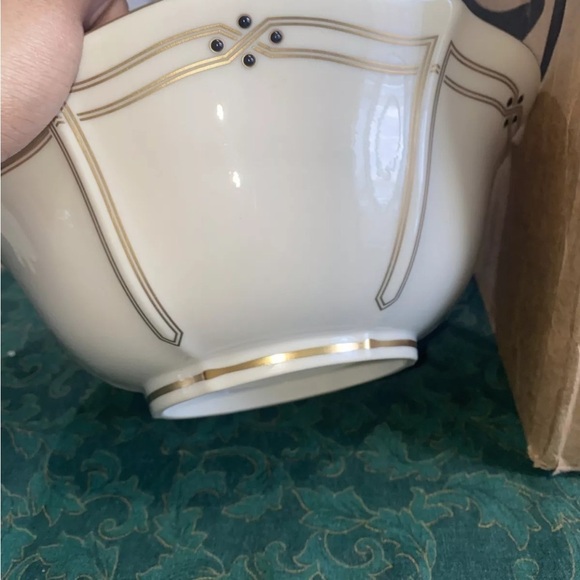 Lenox serving bowl - Picture 3 of 5